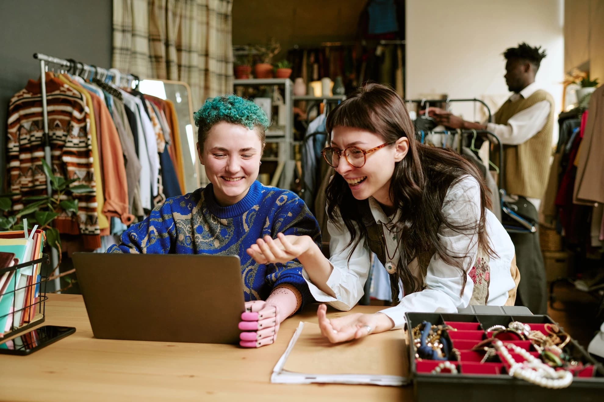 Online vs. Local Businesses: What’s the Difference, and Does It Still Matter?